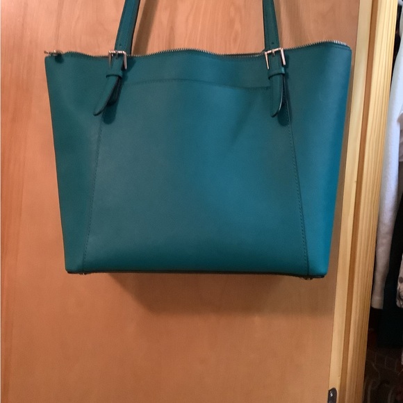 Excellent condition Michael Kors Tote with matching wallet. - Picture 2 of 4